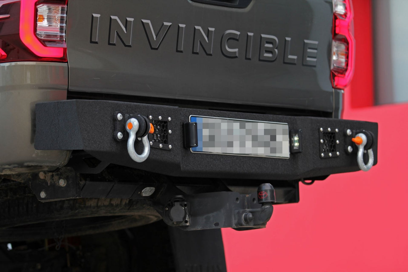 Stahl-Heckstoßstange Toyota Hilux 8 Revo
