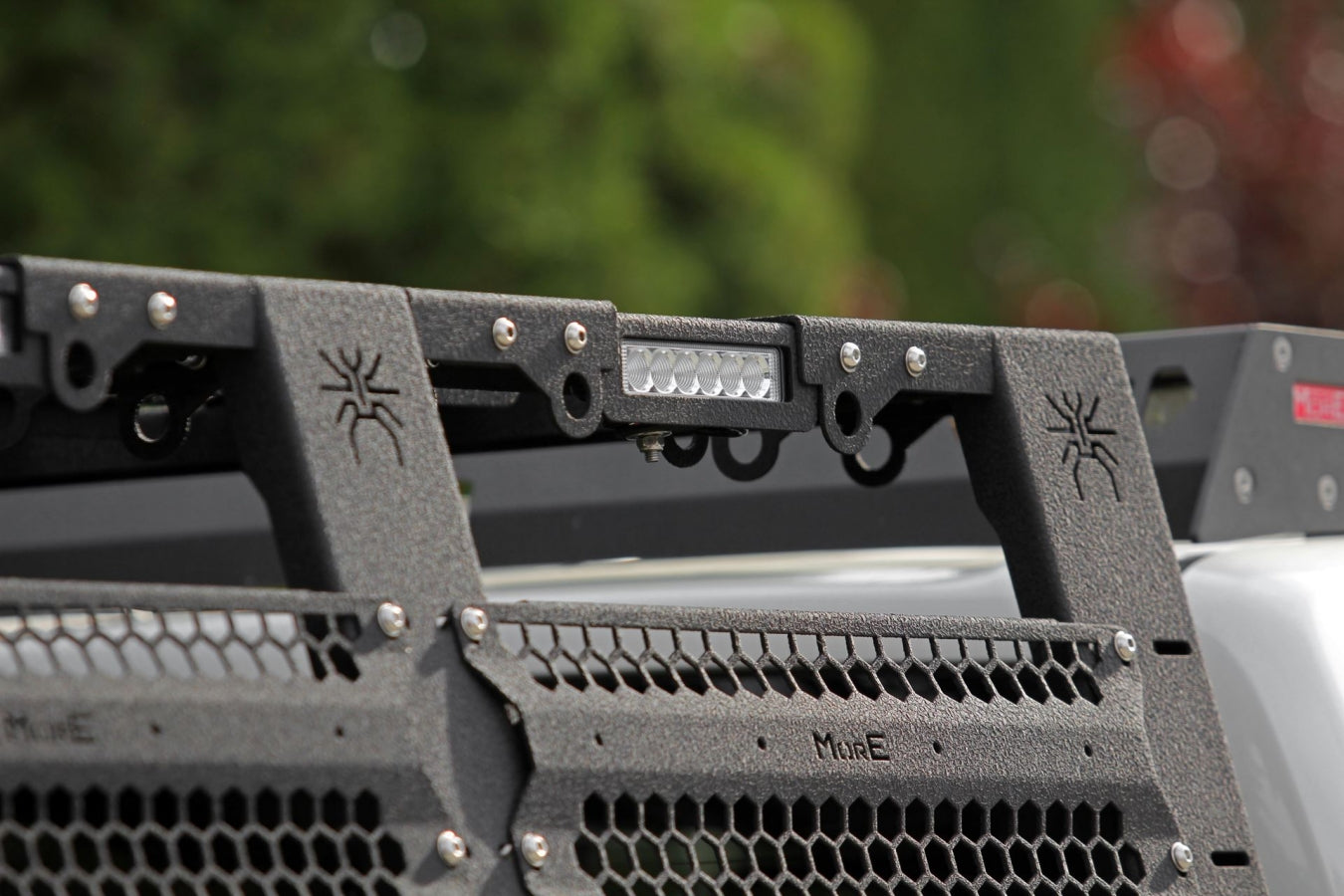Bed Rack Mark II hoch für Pickups – offene Ladefläche mit Panels