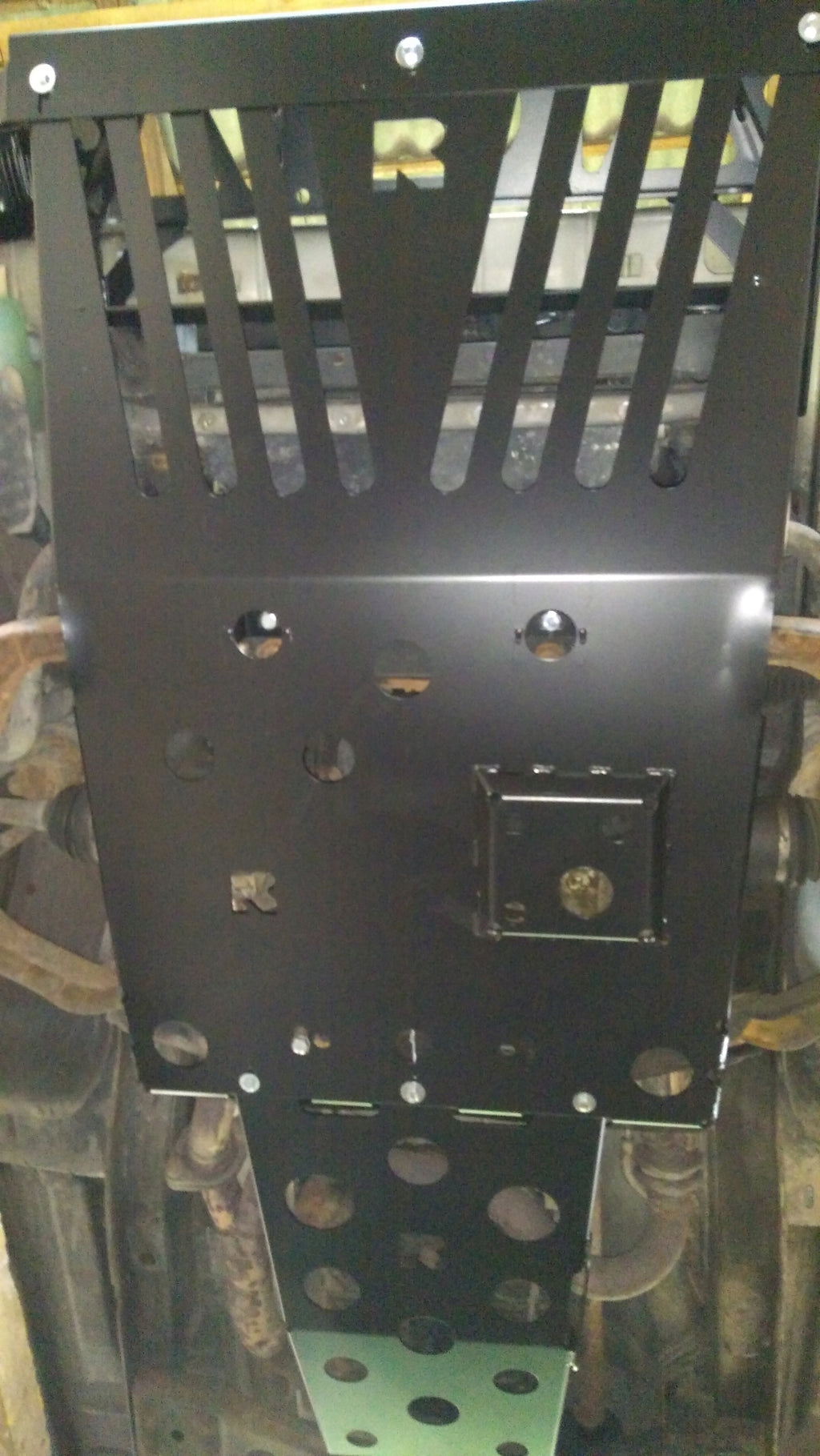 Protezione sottoscocca motore, radiatore e assale anteriore Jeep Cherokee KJ con paraurti verricello