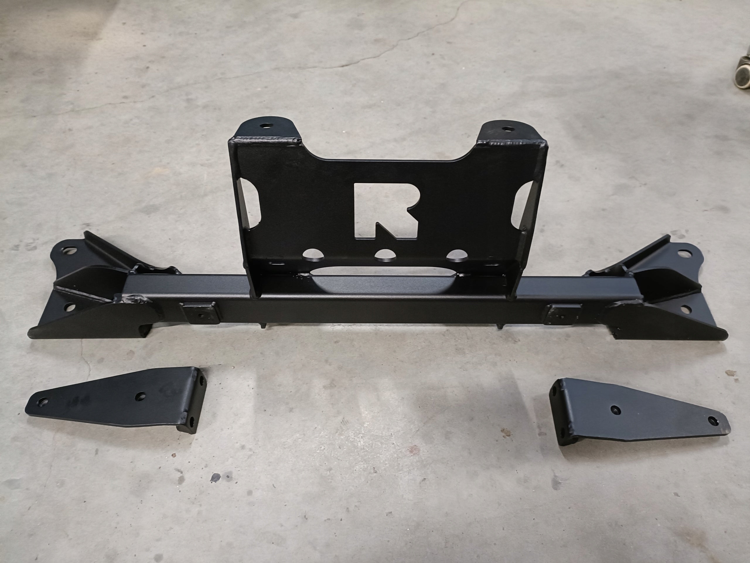 Mounting plate for winch Nissan Navara D23