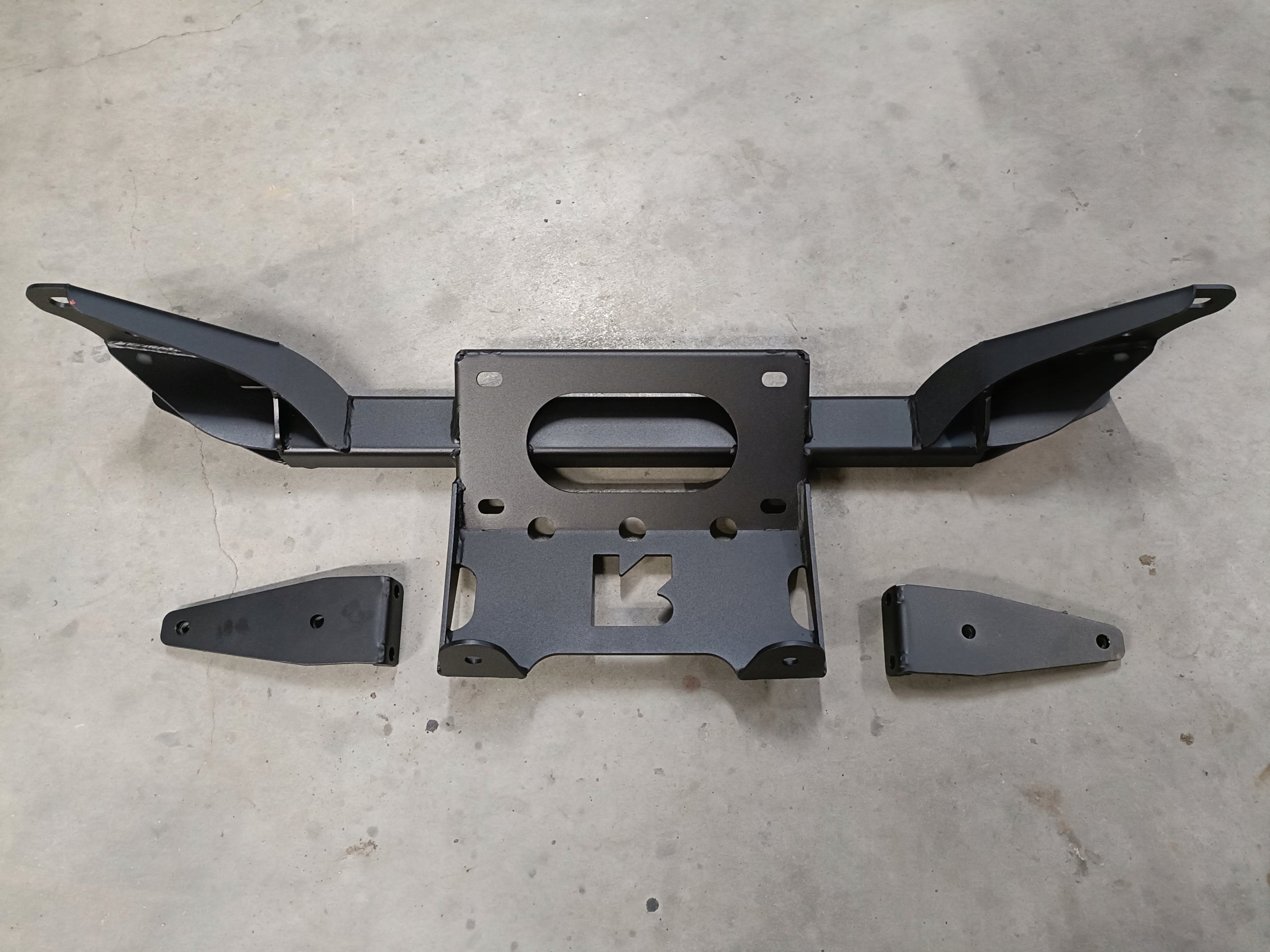 Mounting plate for winch Nissan Navara D23