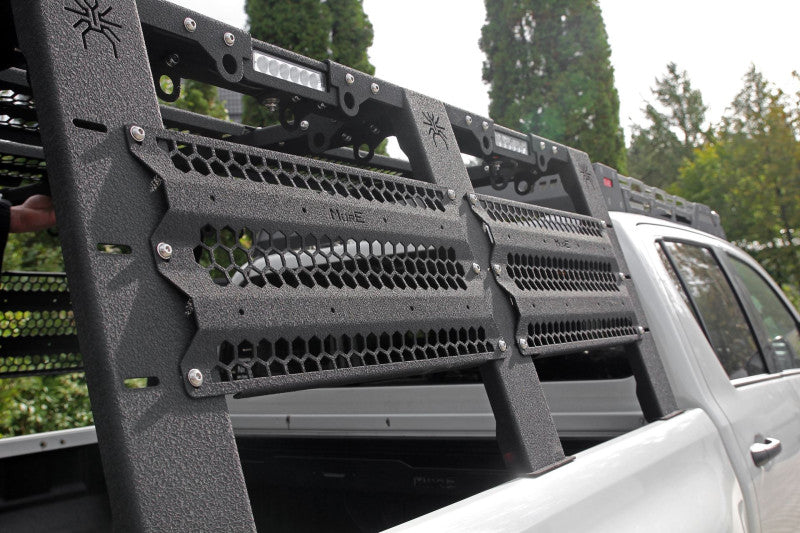 MorE 4x4 Bed Rack Mark II hoch für offene Pickup-Ladefläche mit Panels – Ansicht 3