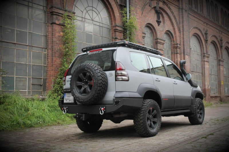 Stahl-Heckstoßstange Toyota Land Cruiser J120 J125 kurz – Montageansicht